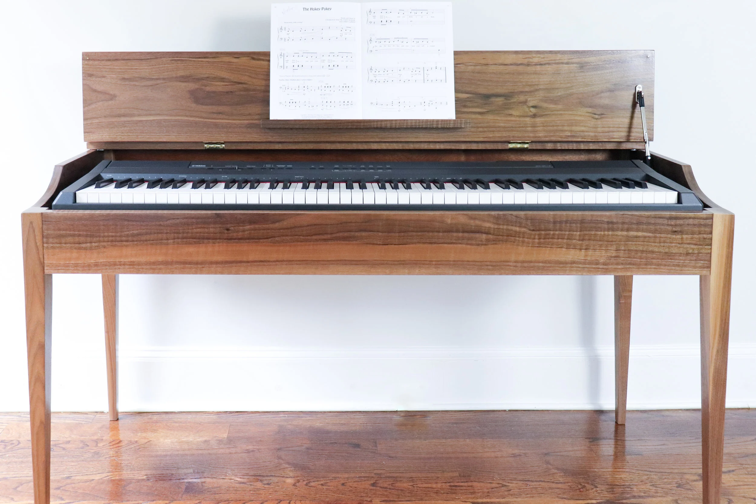 Custom online keyboard stand